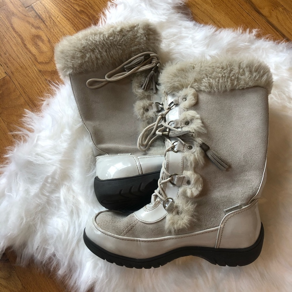 White Sporto Millie w/ faux fur size 10W